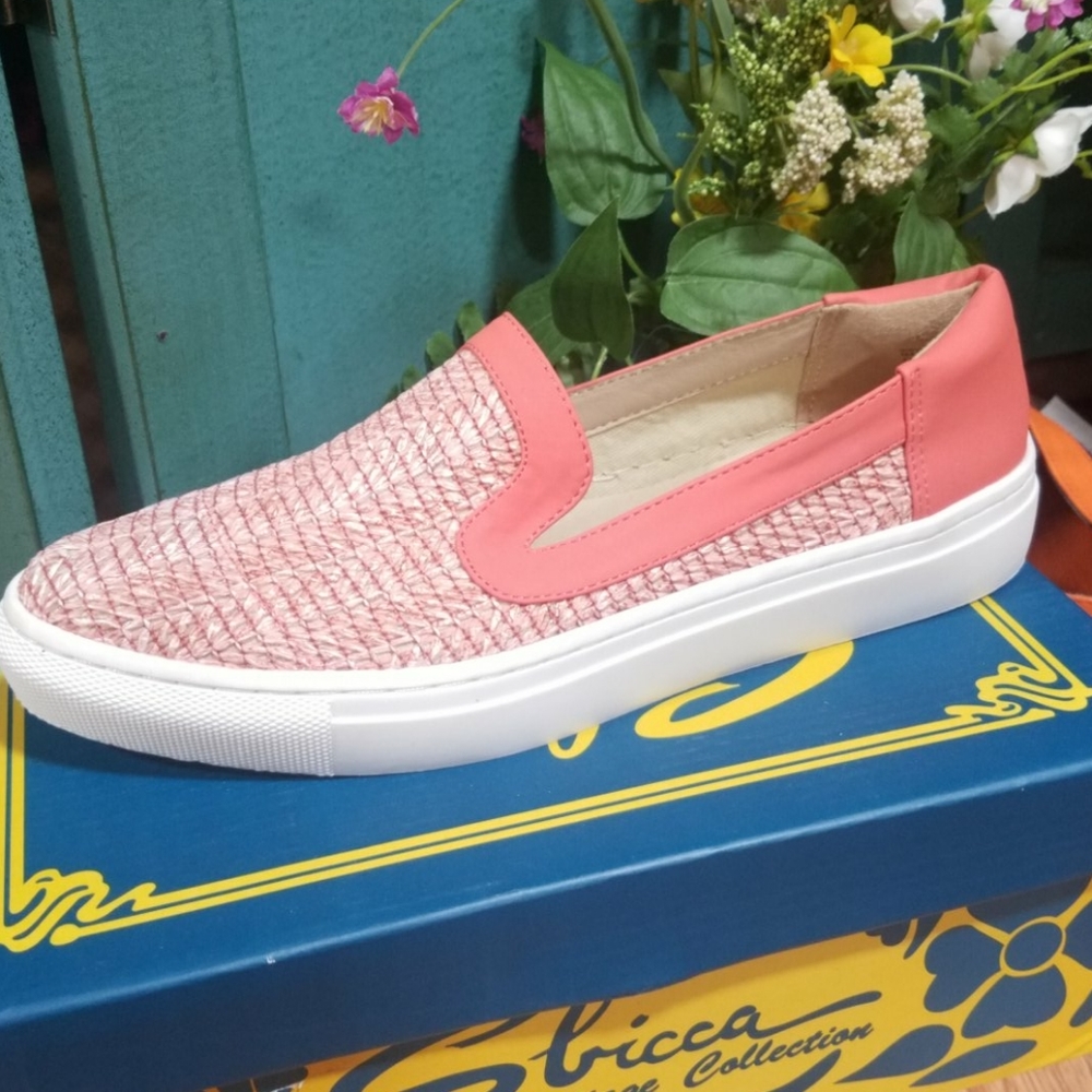 Size 9 Sbicca coral slip ons